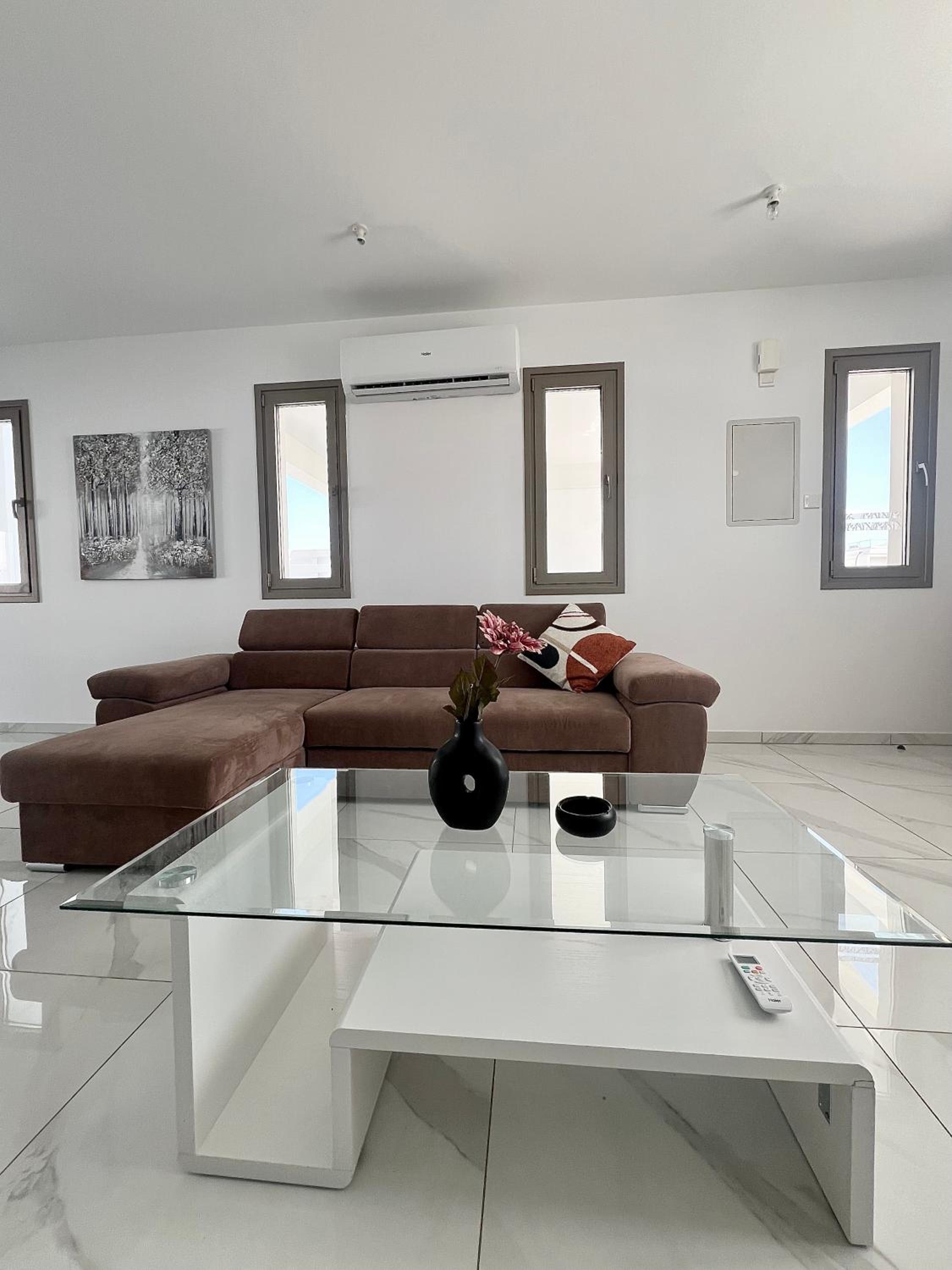 Hubstay - Seaview Villa Oriana in Larnaca