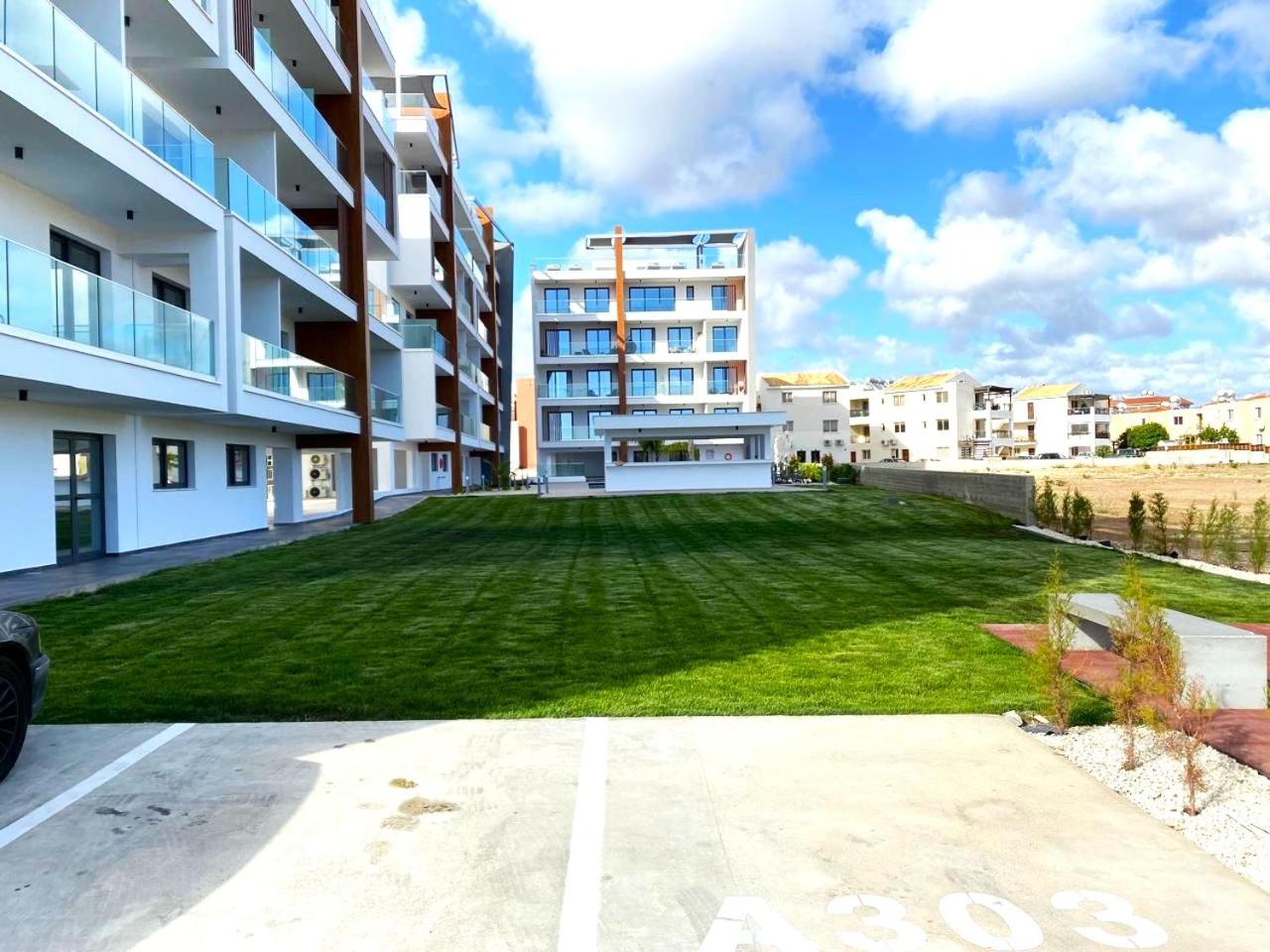 H&O New 4 Seasons Apartment Universal