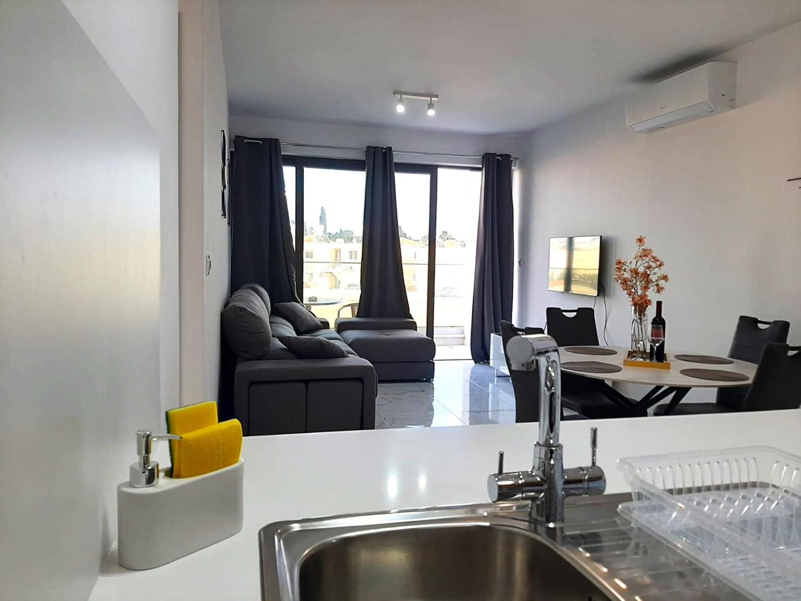 H&O New 4 Seasons Apartment Universal