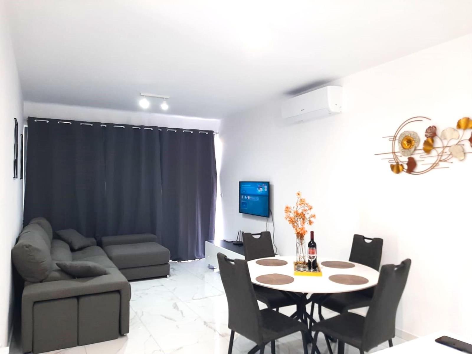 H&O New 4 Seasons Apartment Universal