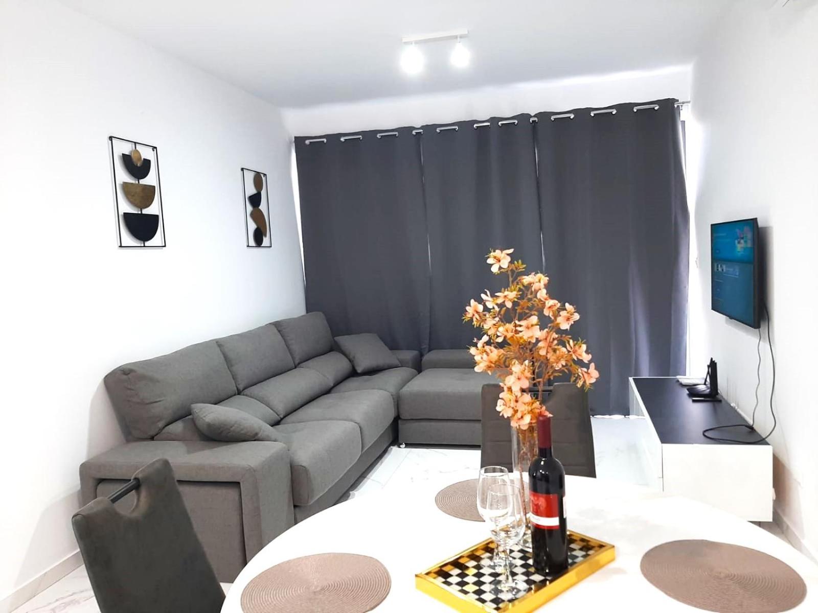 H&O New 4 Seasons Apartment Universal