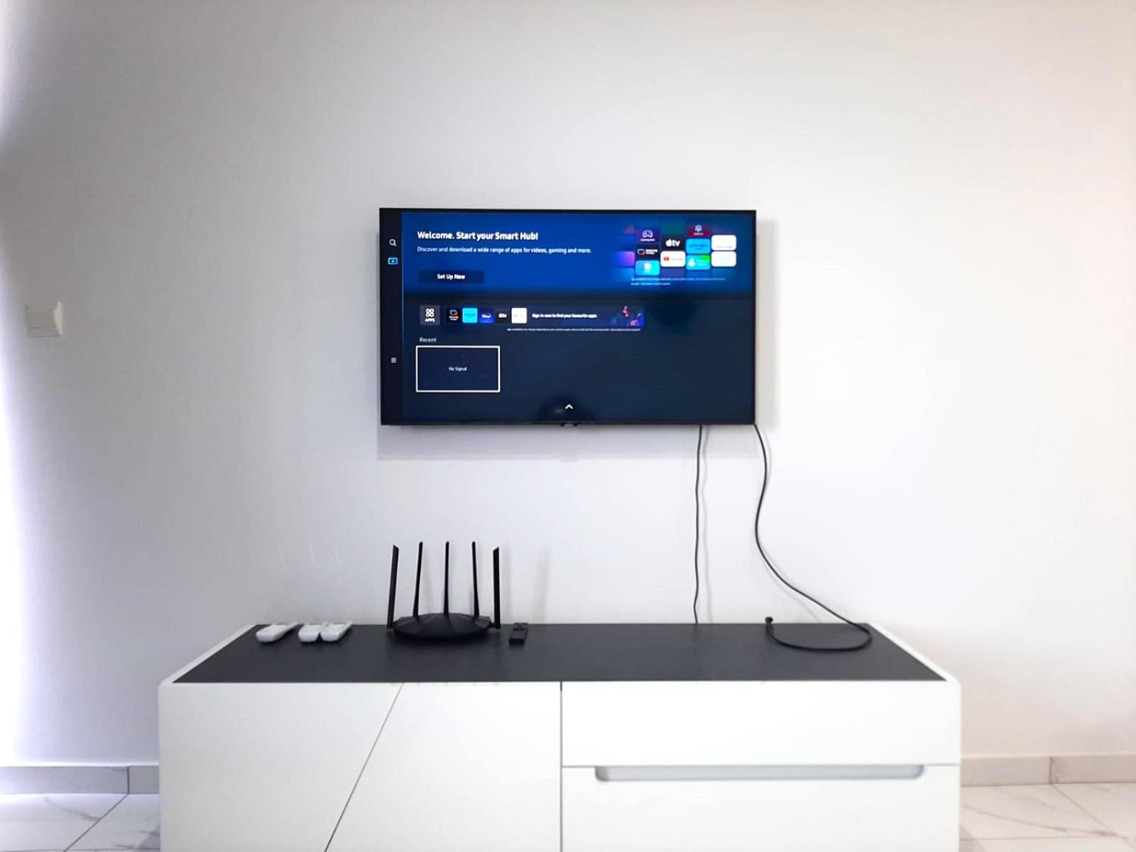 H&O New 4 Seasons Apartment Universal