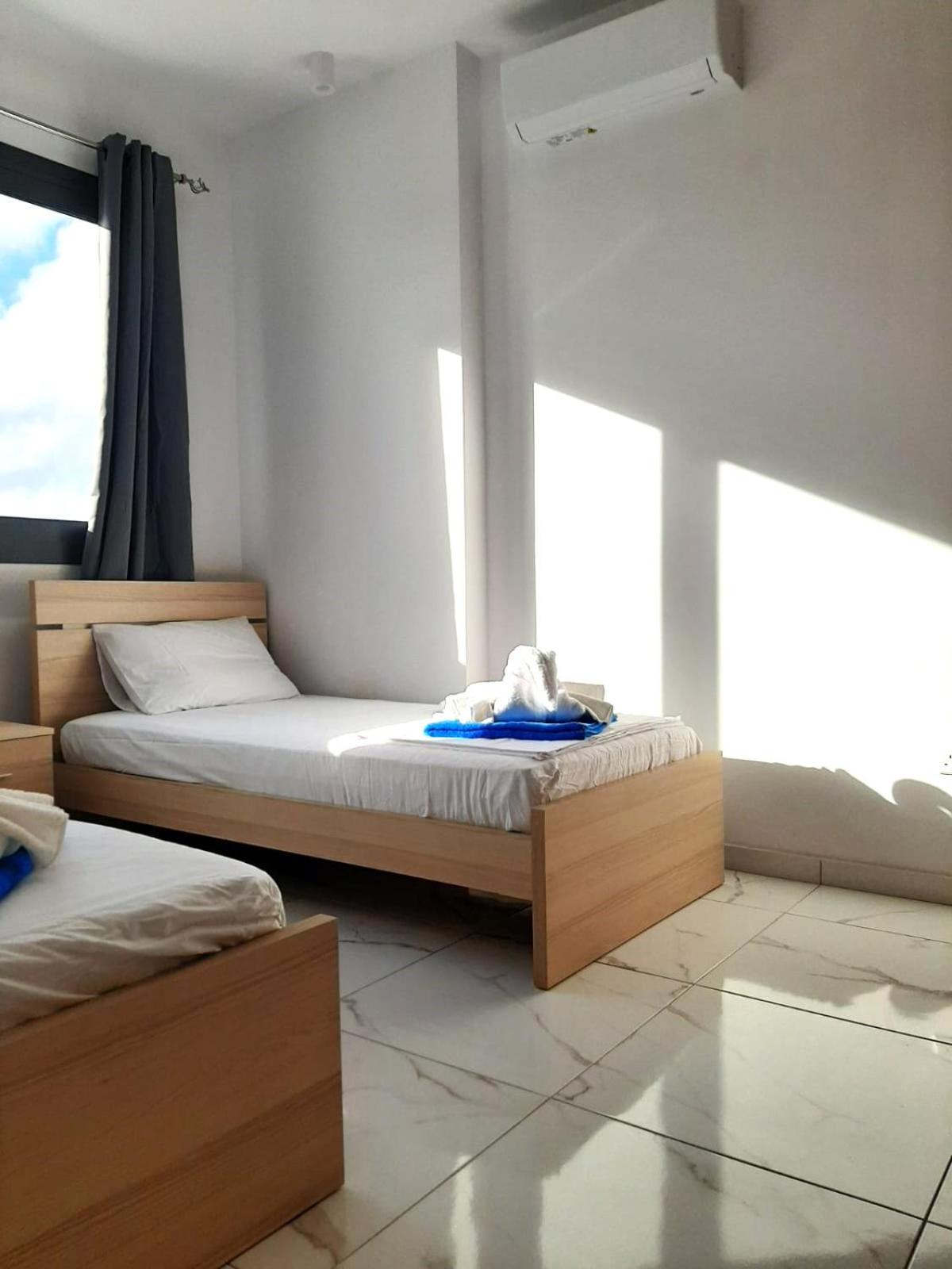H&O New 4 Seasons Apartment Universal