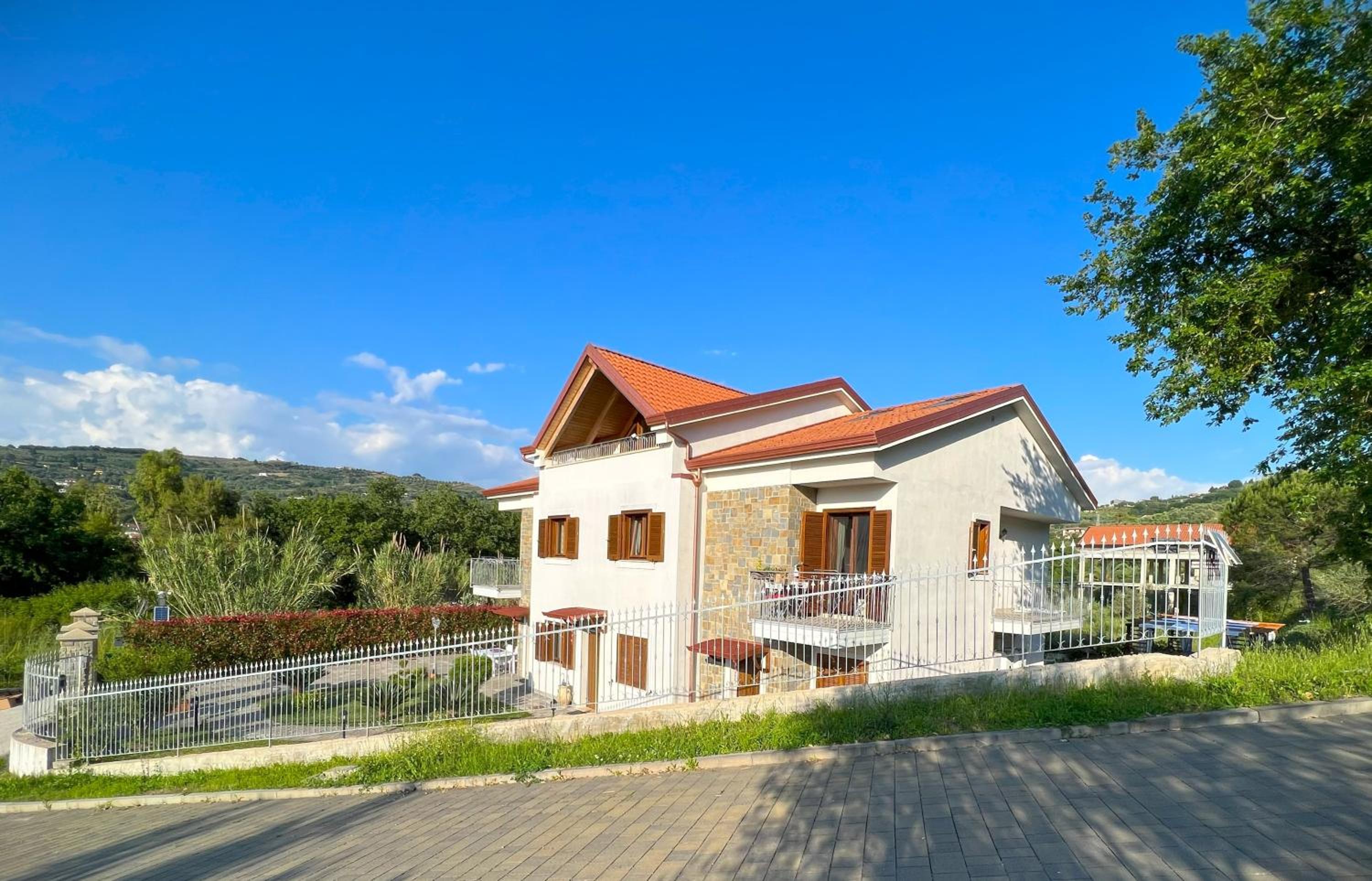 Country Holidays Residence view 4