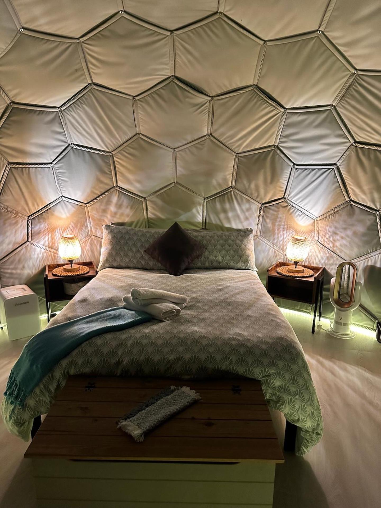 Deerstone Glamping-Boulsworth Hill Dome Hot tub