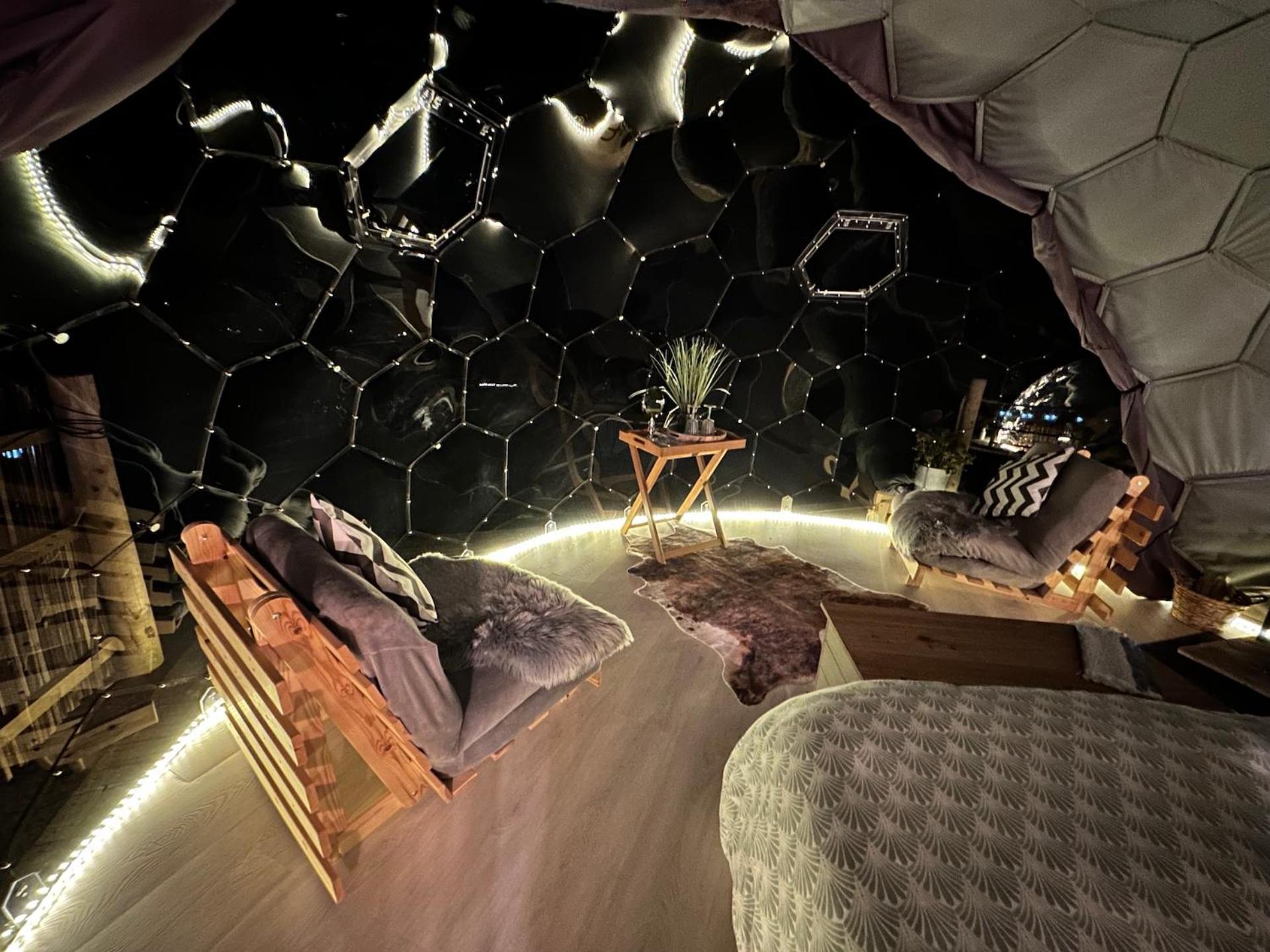 Deerstone Glamping-Boulsworth Hill Dome Hot tub