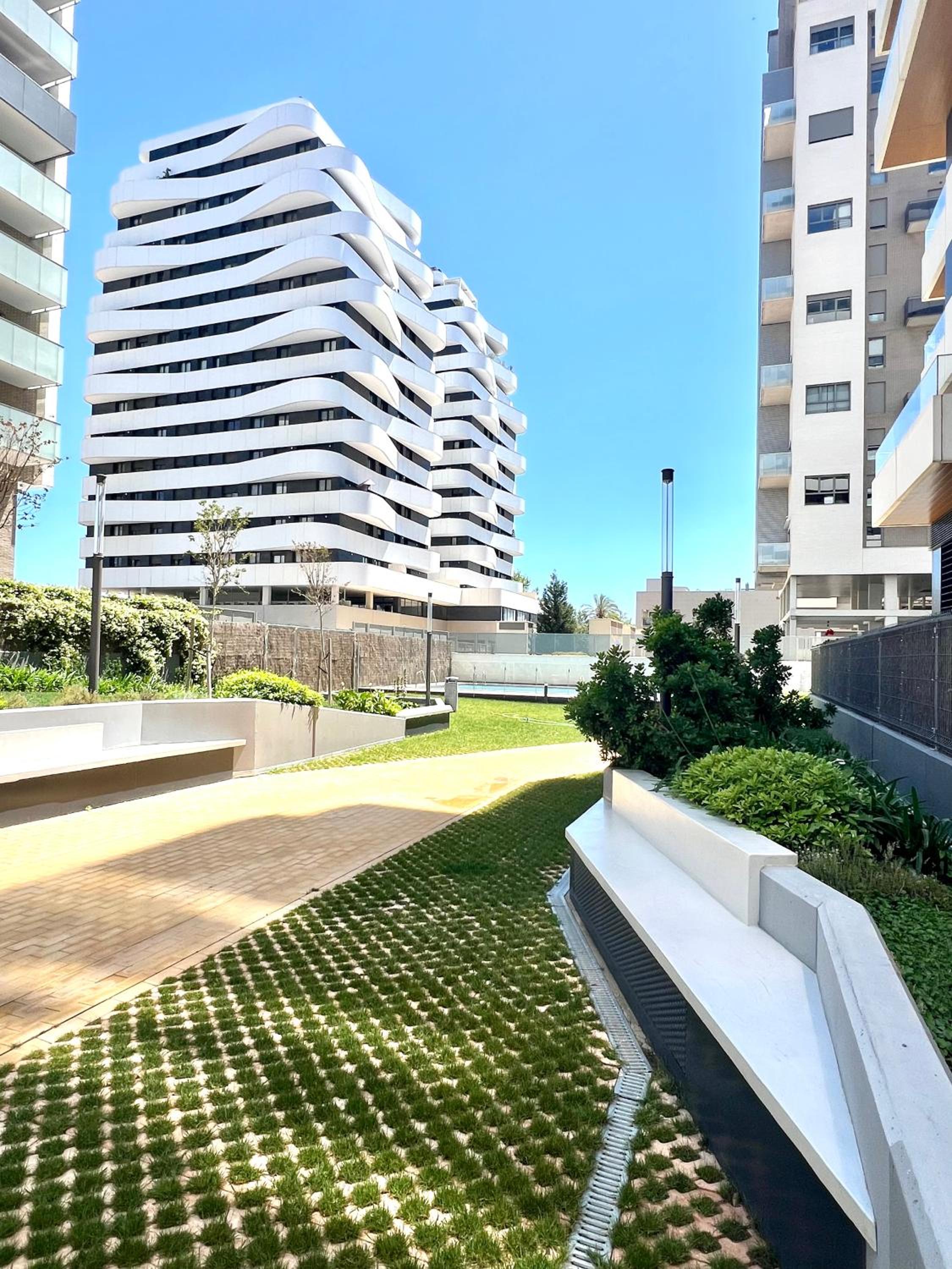 Dúplex Moderno con Piscina y Parking - Roig Arena view 3