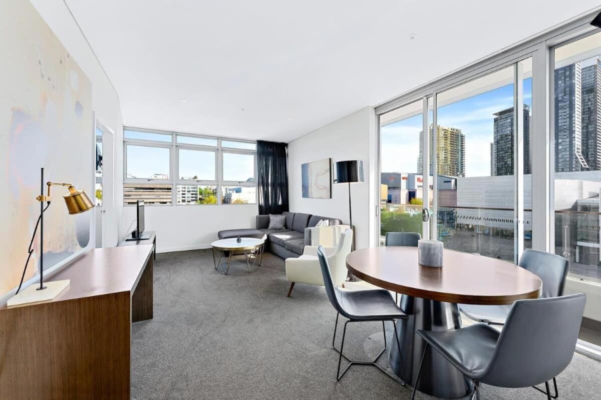 Chatswood CBD 2BR l Balcony l Parking l Office