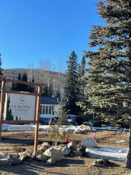 Delarose Cottage, Ski, Spa, pool table & starry night