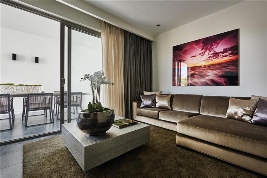The Pearl of Jan Thiel villa with private pool gym and game room