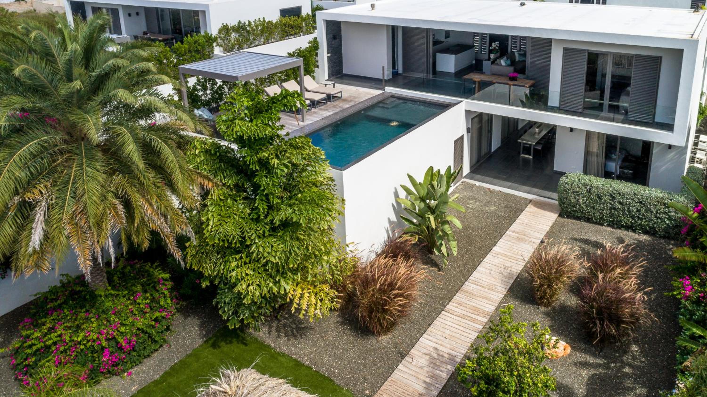 The Pearl of Jan Thiel villa with private pool gym and game room