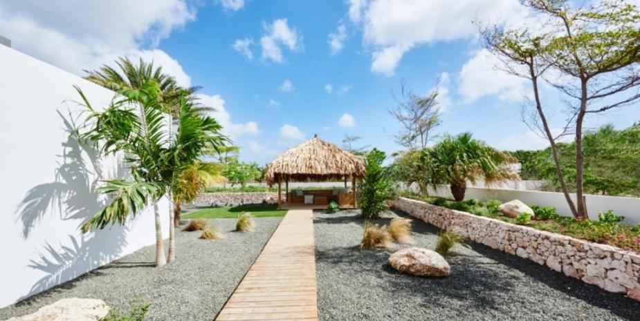The Pearl of Jan Thiel villa with private pool gym and game room