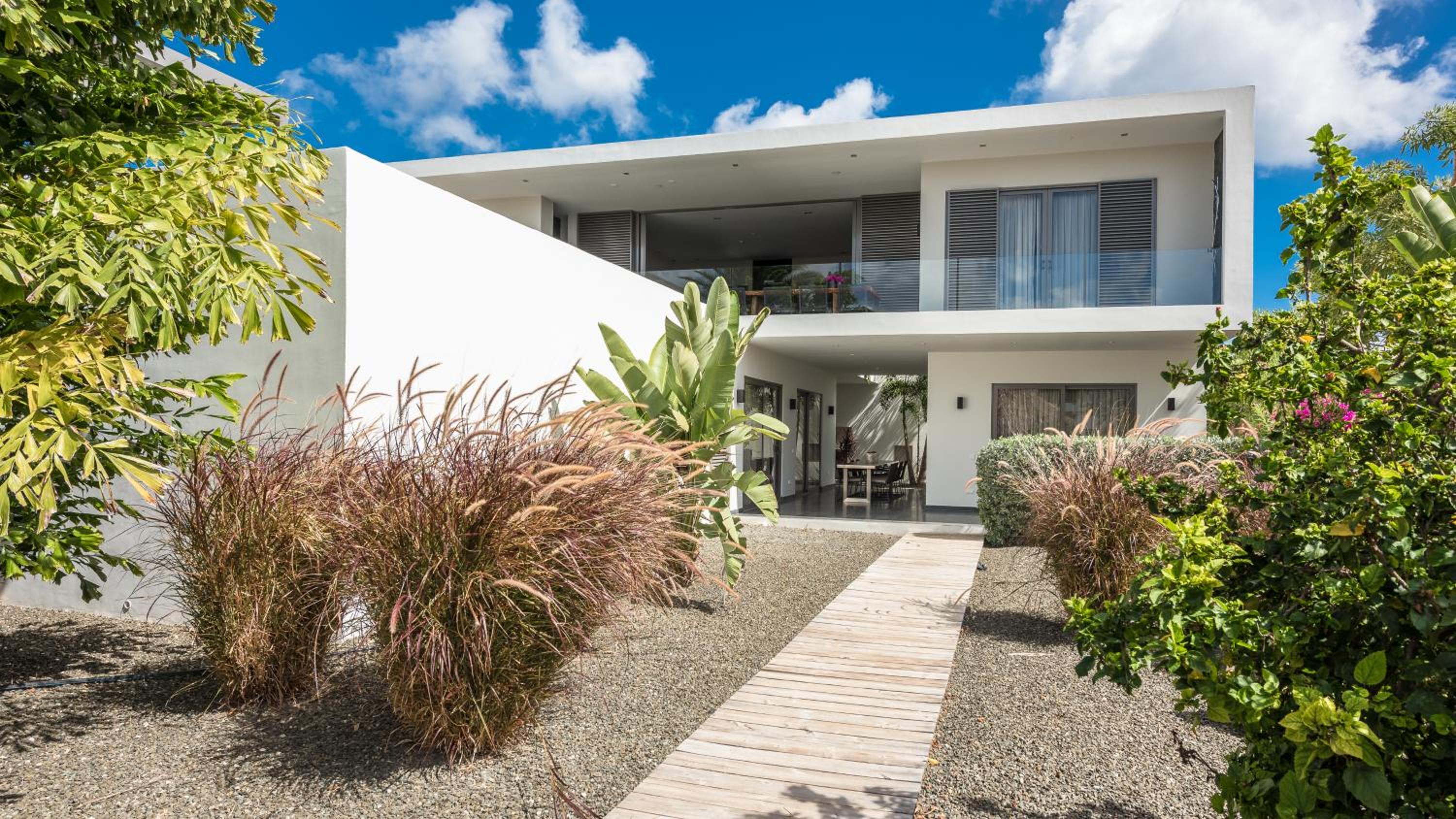 The Pearl of Jan Thiel villa with private pool gym and game room