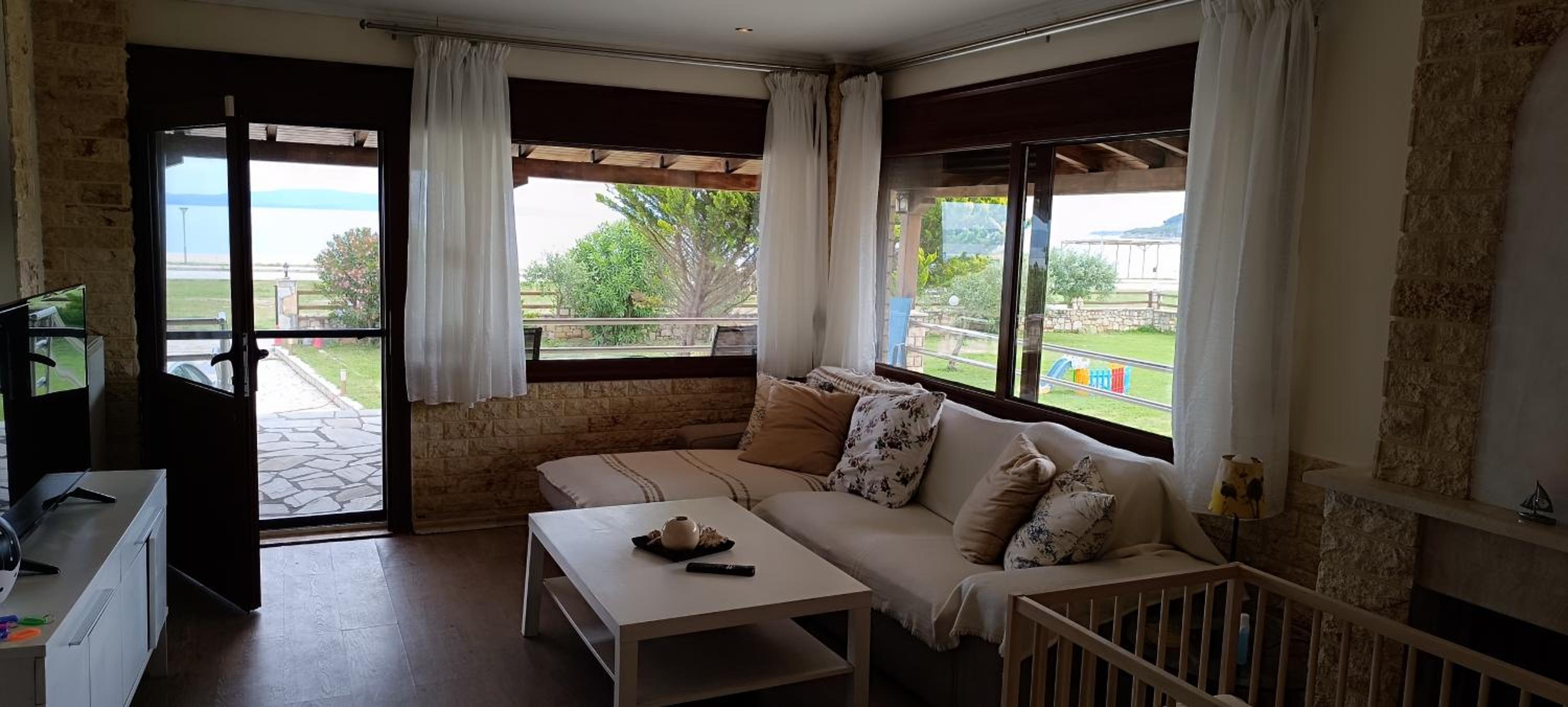Absolute Beachfront Villa-Grand Sandy Beach view 3