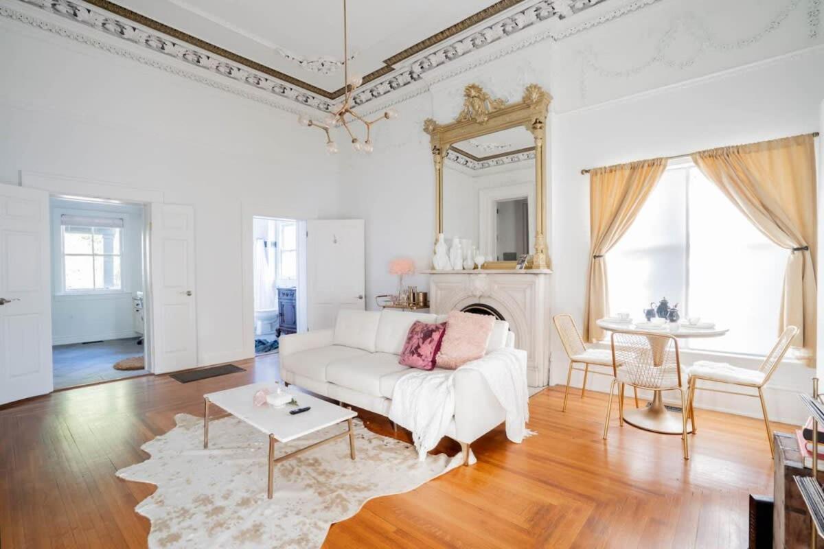Walk to Stadiums & Downtown, Jet Tub, Historic Apt view 4