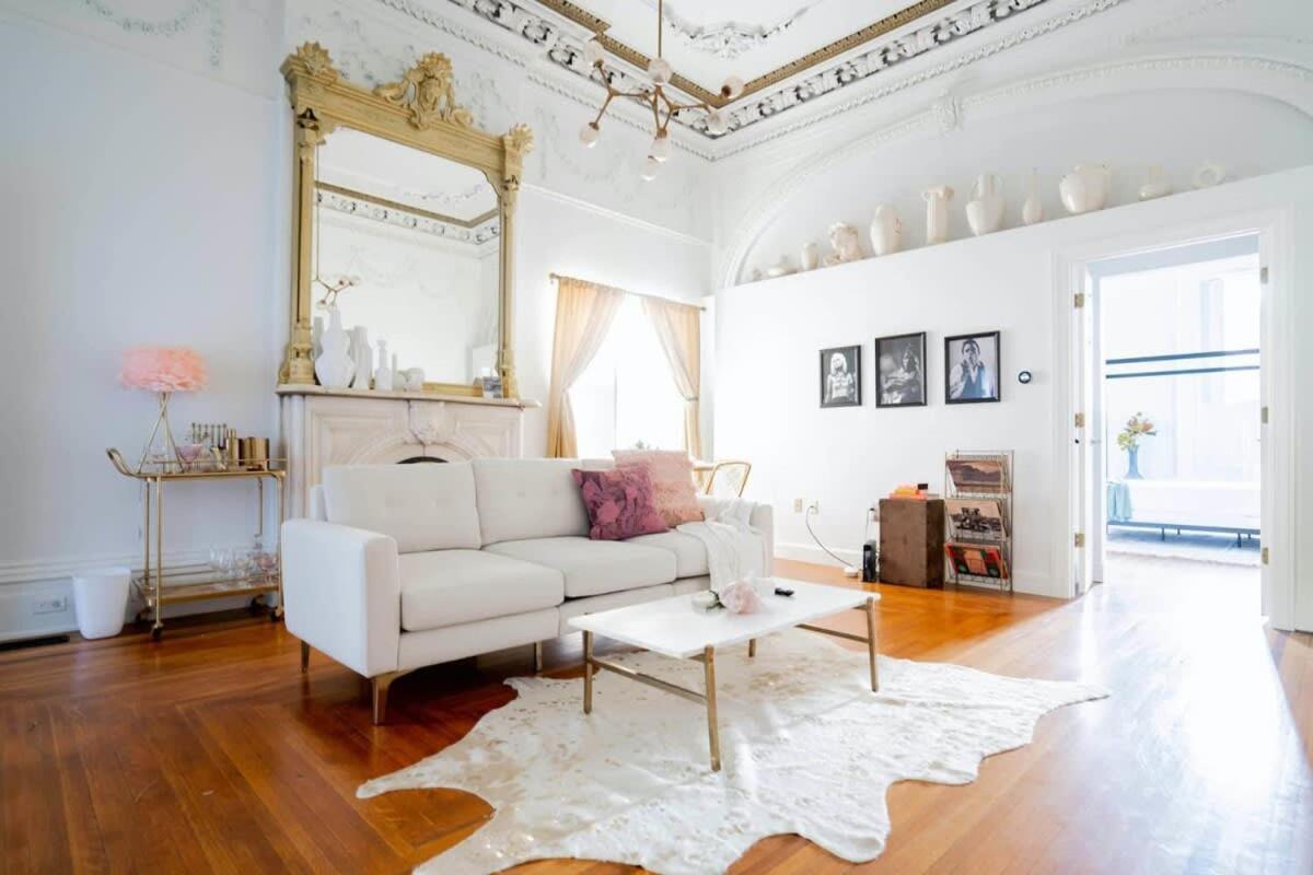 Walk to Stadiums & Downtown, Jet Tub, Historic Apt view 5