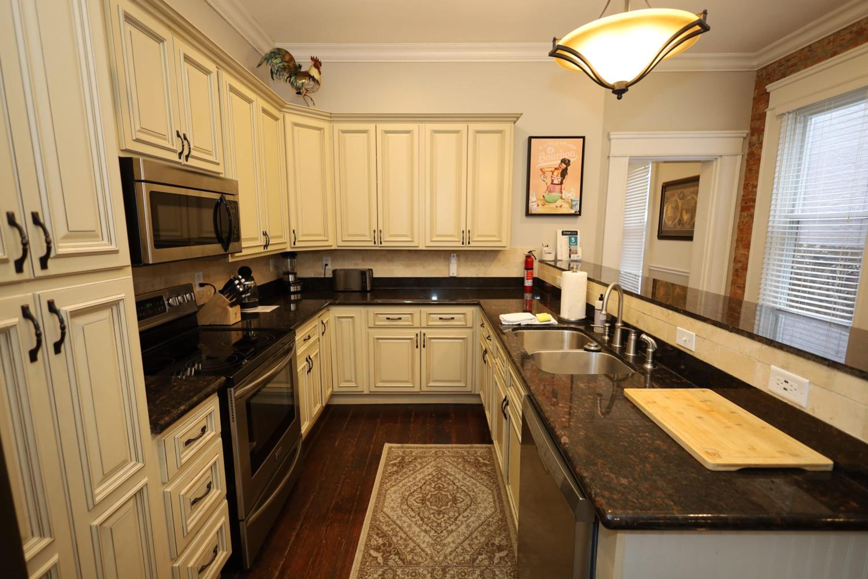3 Bedroom Home Close to Cincy Stadiums, Downtown view 5