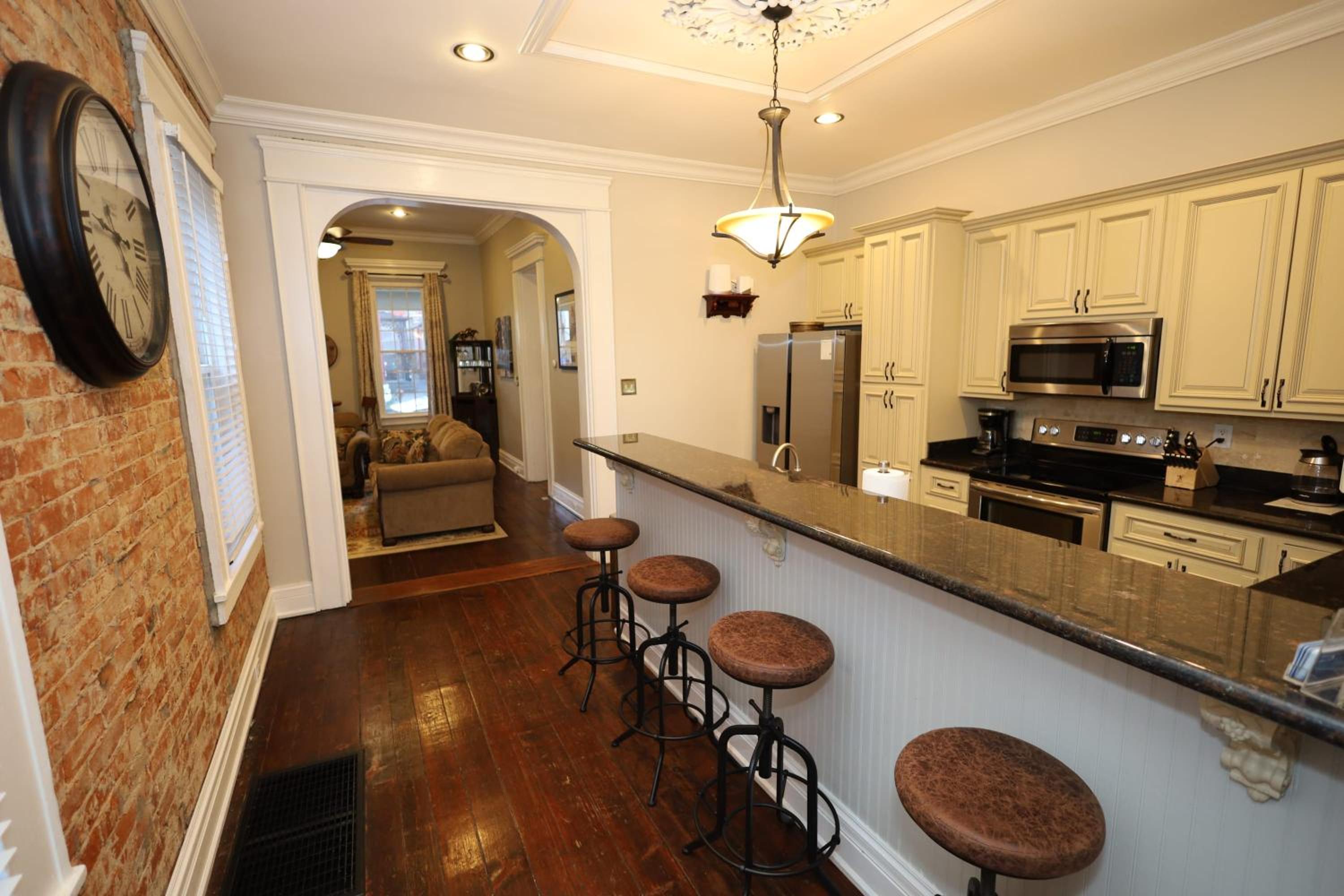 3 Bedroom Home Close to Cincy Stadiums, Downtown view 4