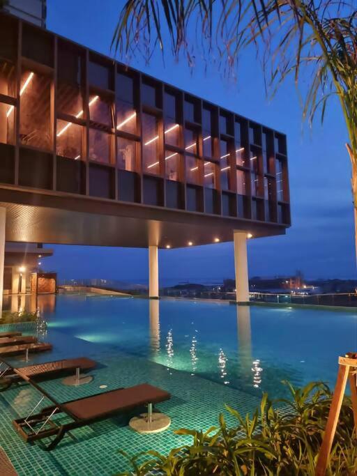 Bali Residence 3bedroom/massagechair/netflix/balcony-muslimfriendly