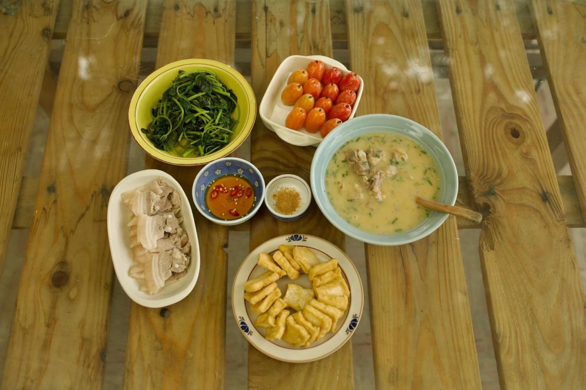 Mơ Homestay - Đầm Vân Long view 2