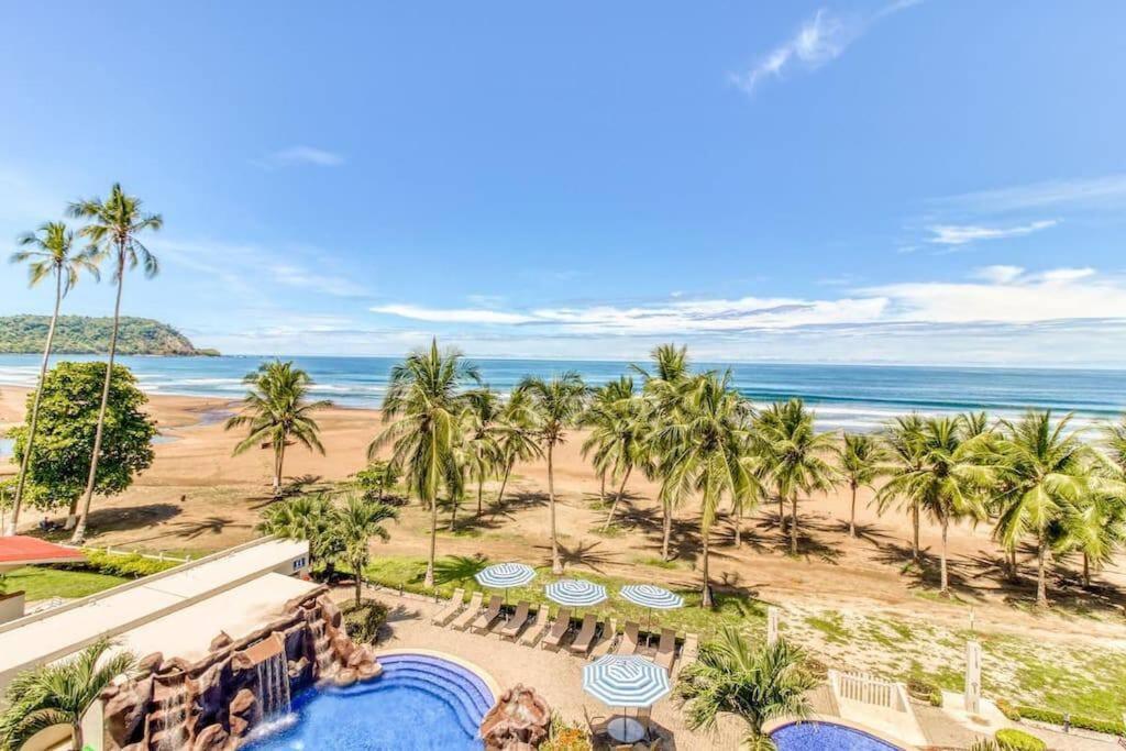 Luxury Oceanfront Stay, Two Master Suites, Walk to Town