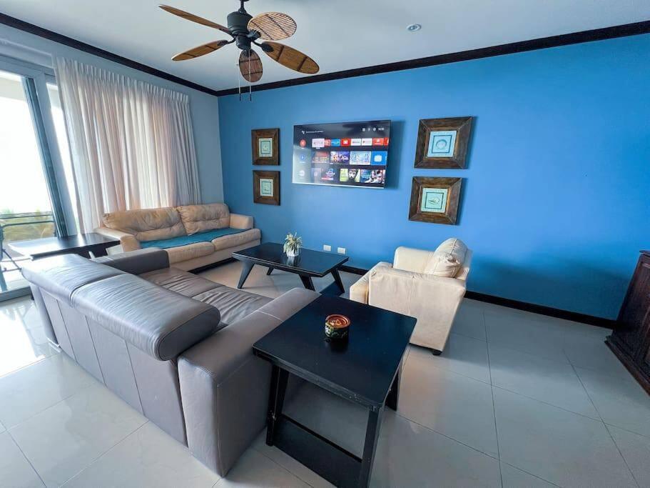 Luxury Oceanfront Stay, Two Master Suites, Walk to Town