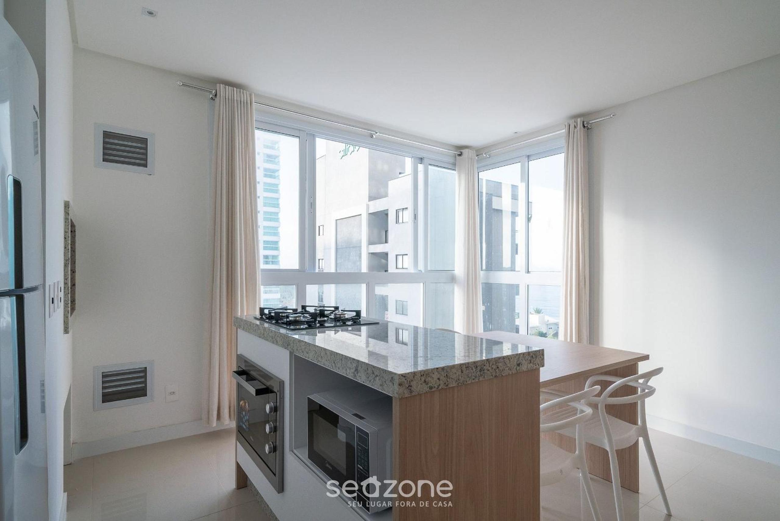 Apts in Building w/ Pool 120 m from the Beach - LTT