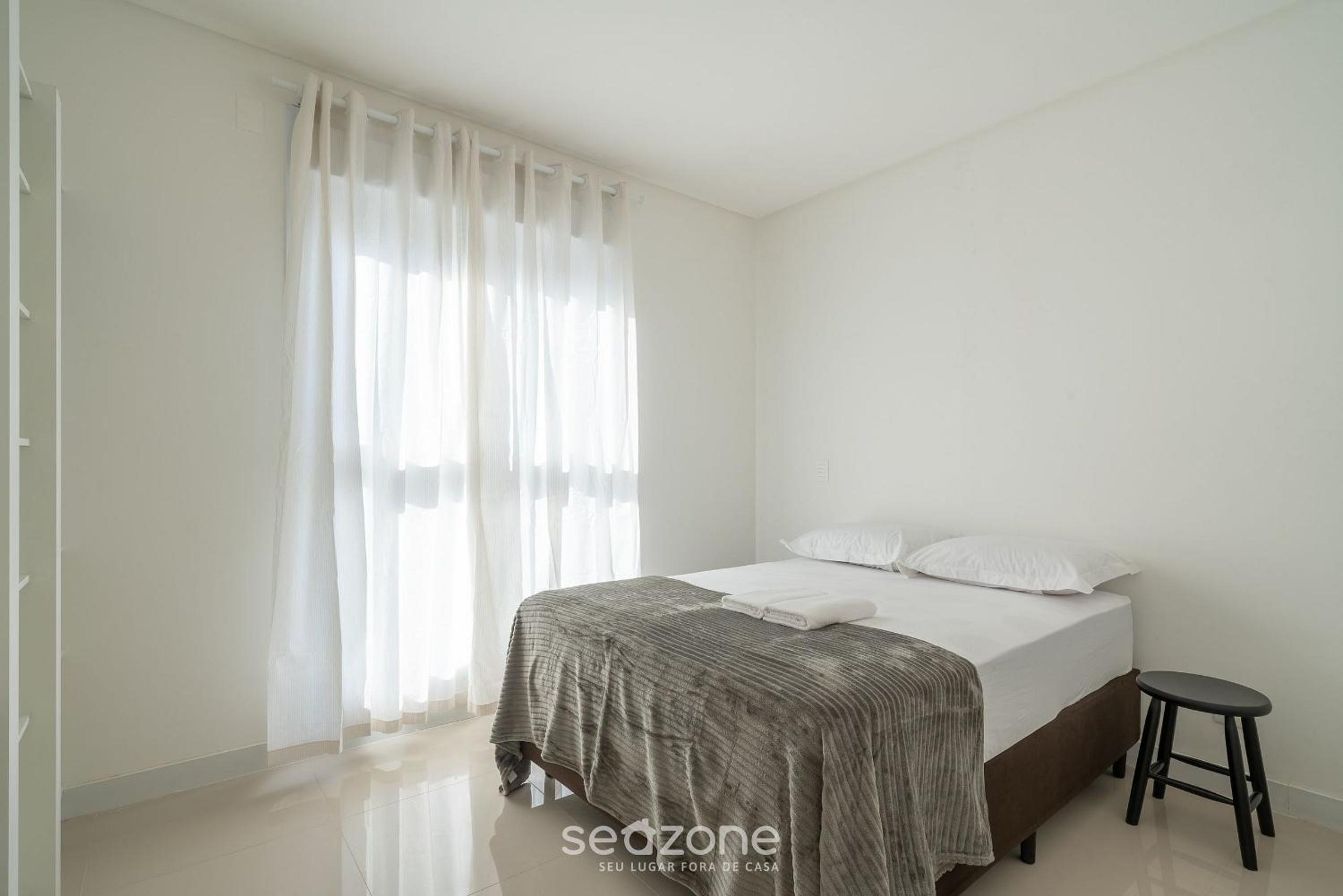 Apts in Building w/ Pool 120 m from the Beach - LTT