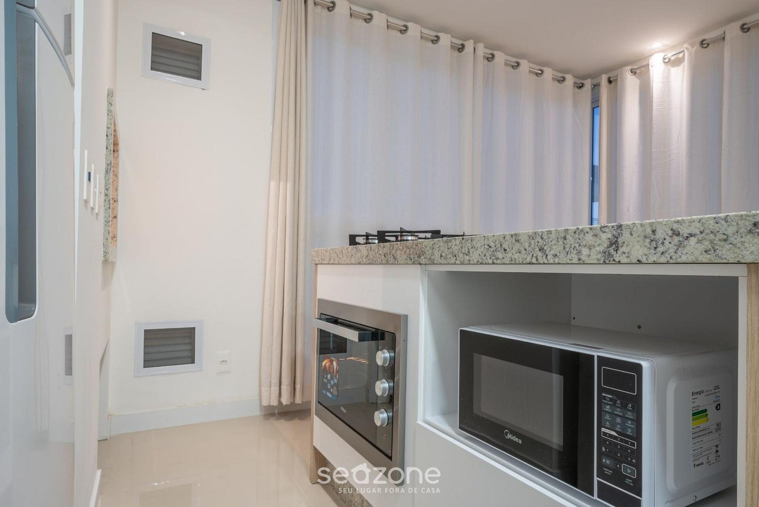 Apts in Building w/ Pool 120 m from the Beach - LTT