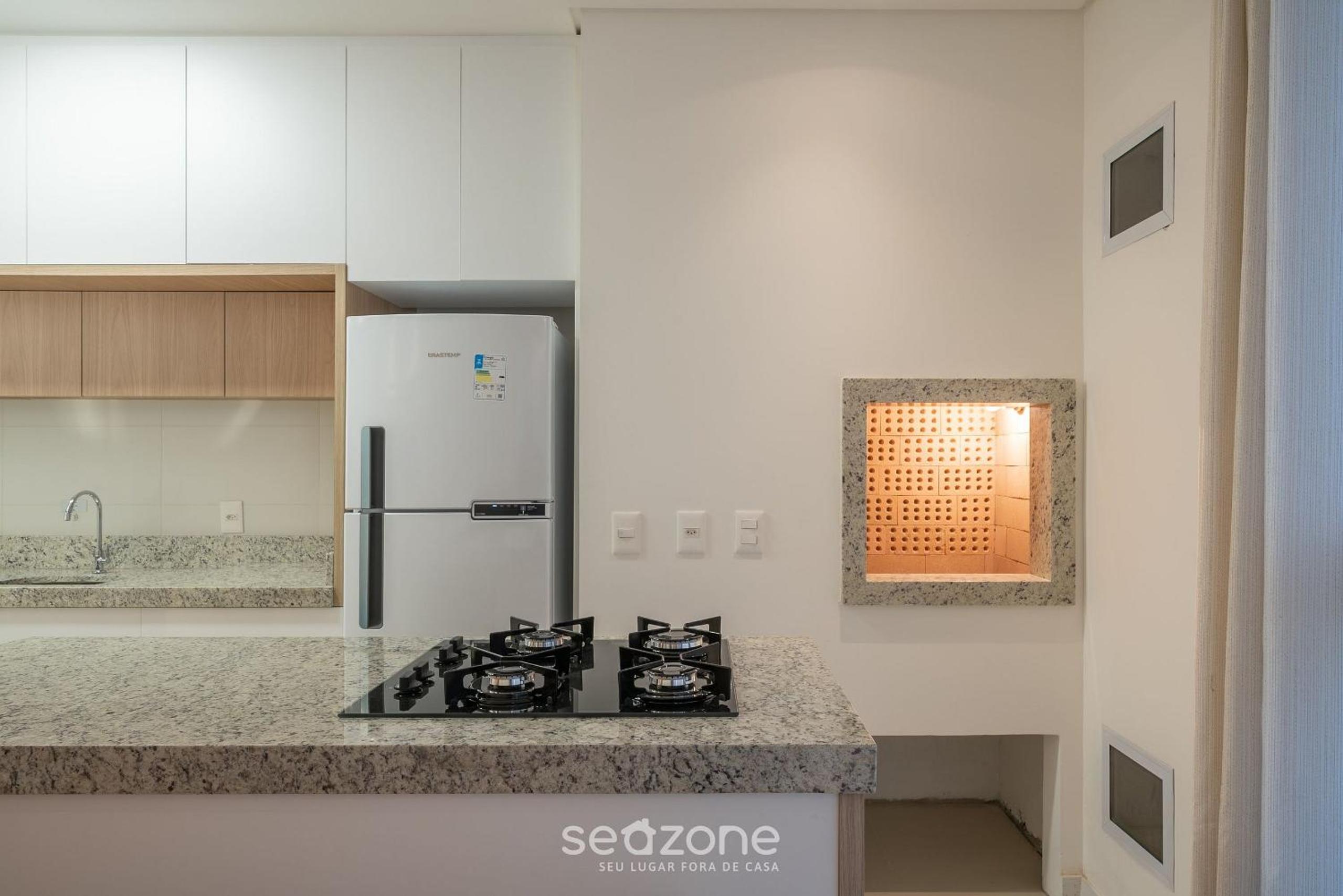 Apts in Building w/ Pool 120 m from the Beach - LTT