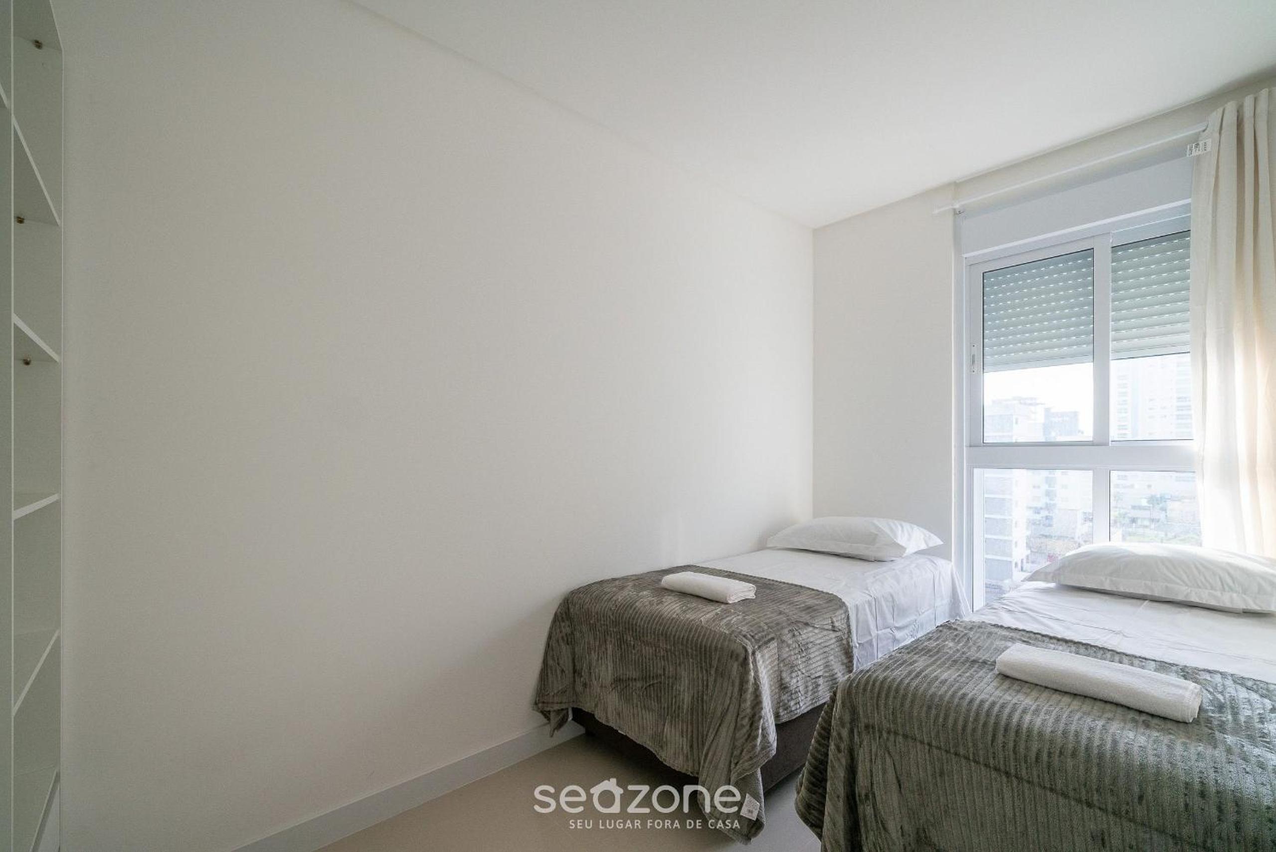 Apts in Building w/ Pool 120 m from the Beach - LTT