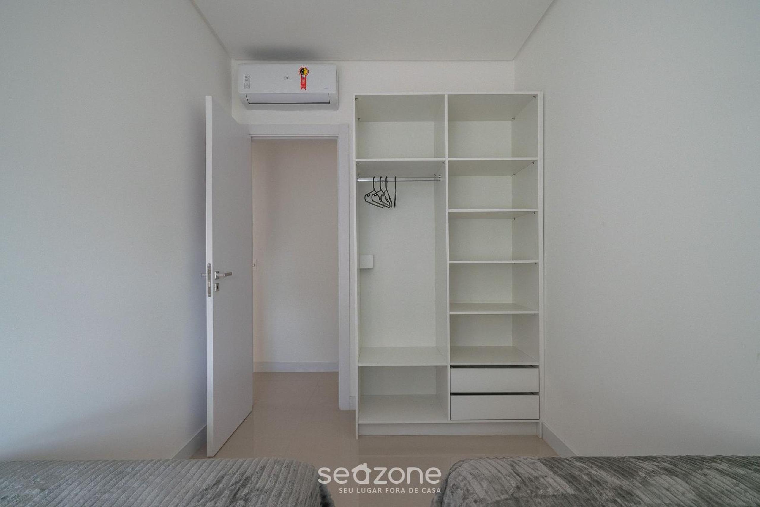 Apts in Building w/ Pool 120 m from the Beach - LTT