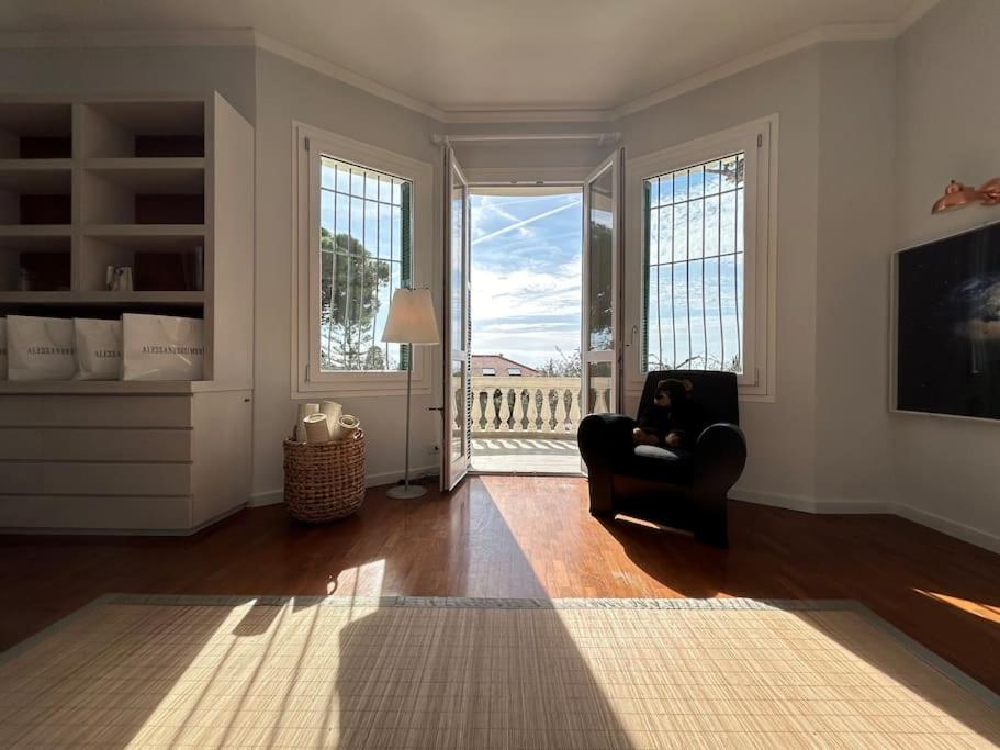Elegante Villa Vista Mare view 2