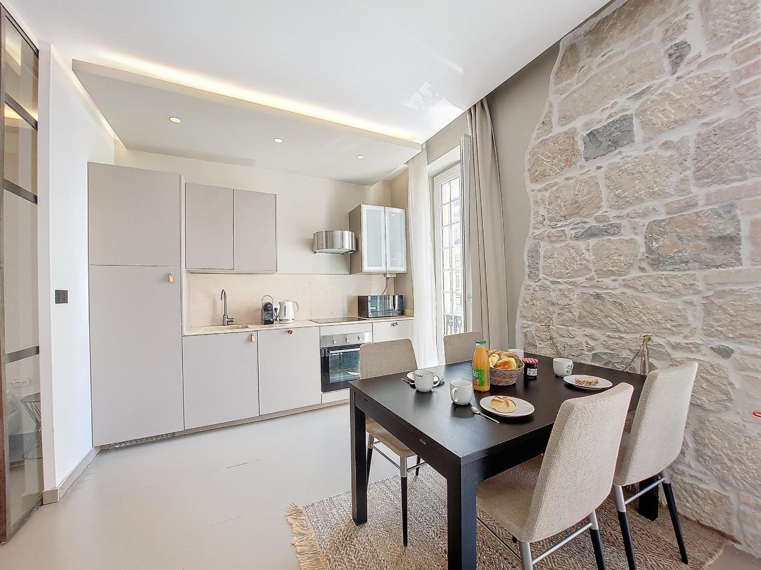 Nestor&Jeeves - COEUR DAZUR - Central - Modern