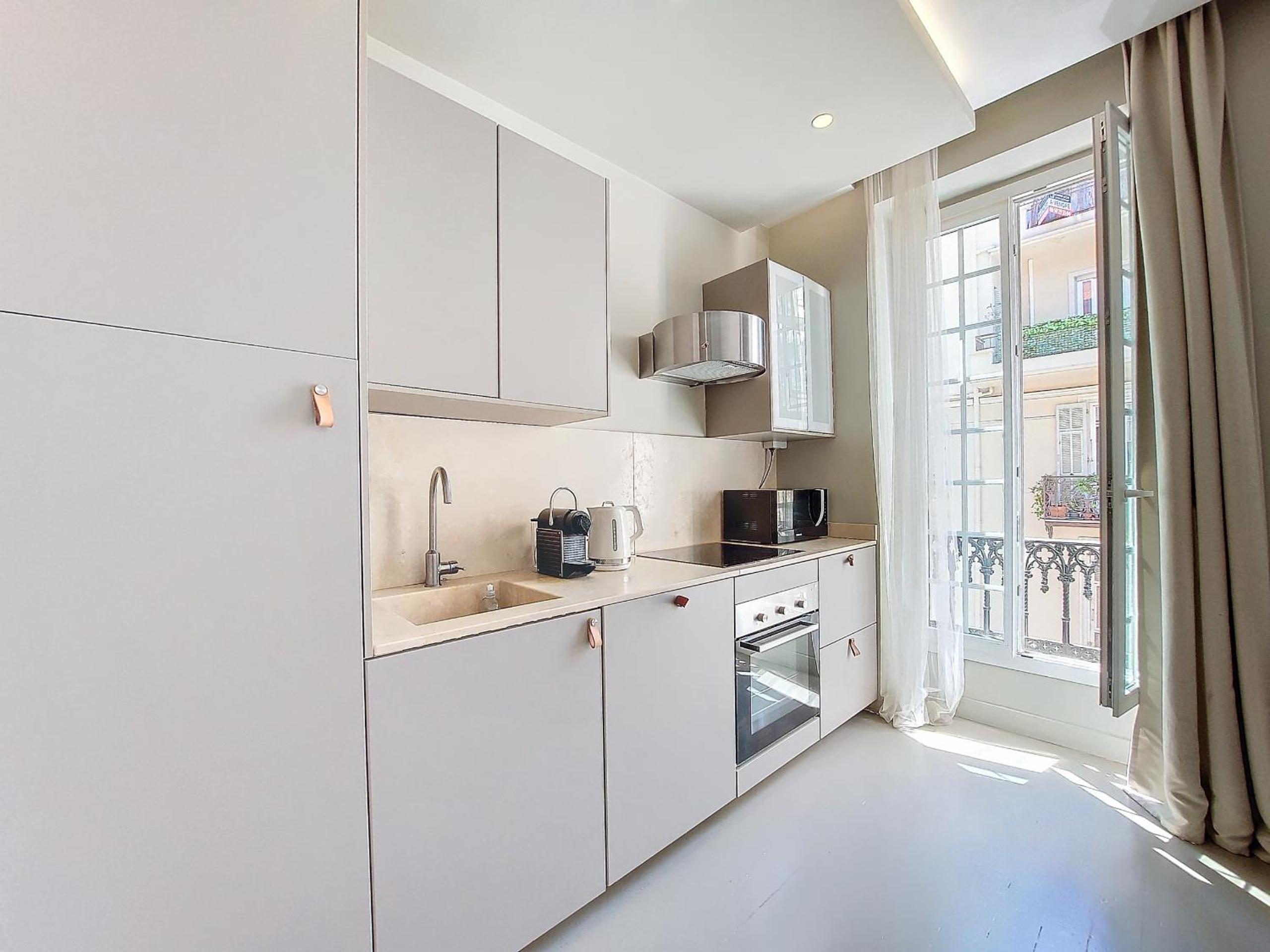 Nestor&Jeeves - COEUR DAZUR - Central - Modern