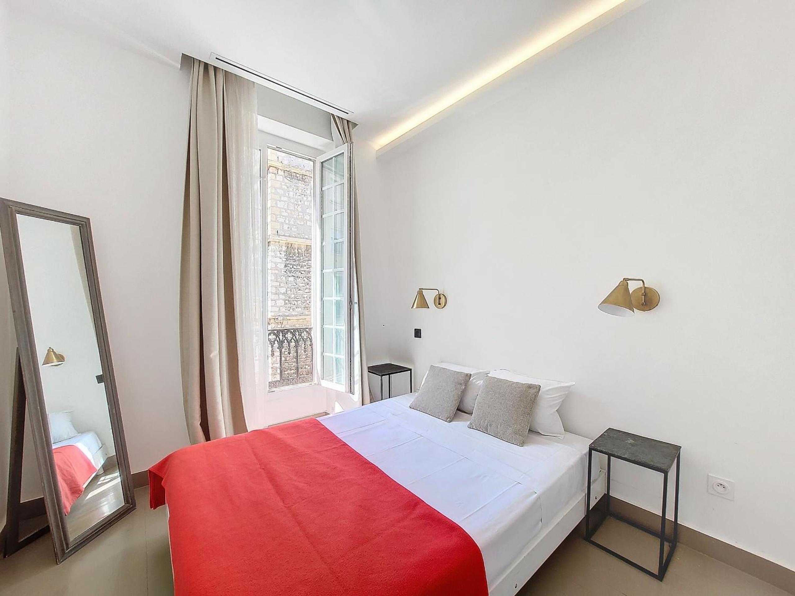 Nestor&Jeeves - COEUR DAZUR - Central - Modern