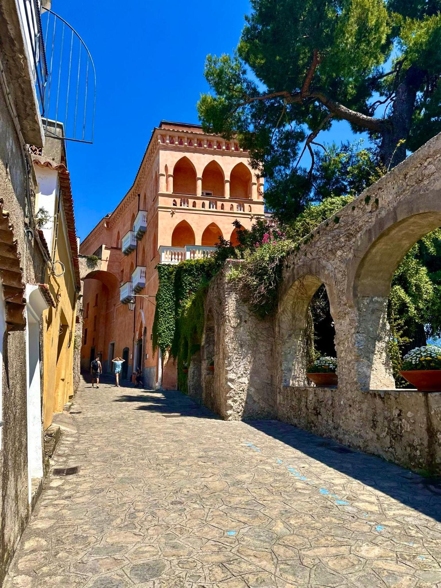 Simona House photo 2