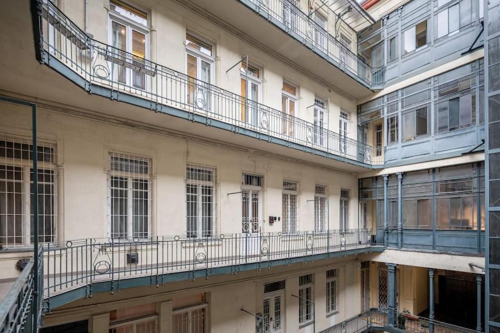 Lovely Central Apartment view 2