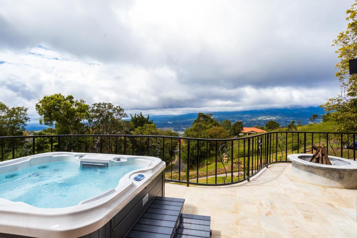 Spectacular House in Boquete w/King Beds & Hot Tub view 3