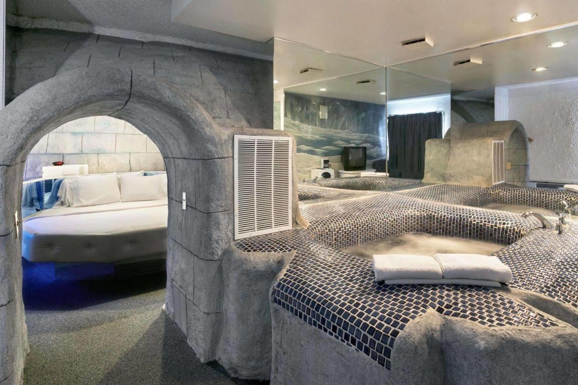 The Sage Hotel - Property Image 3