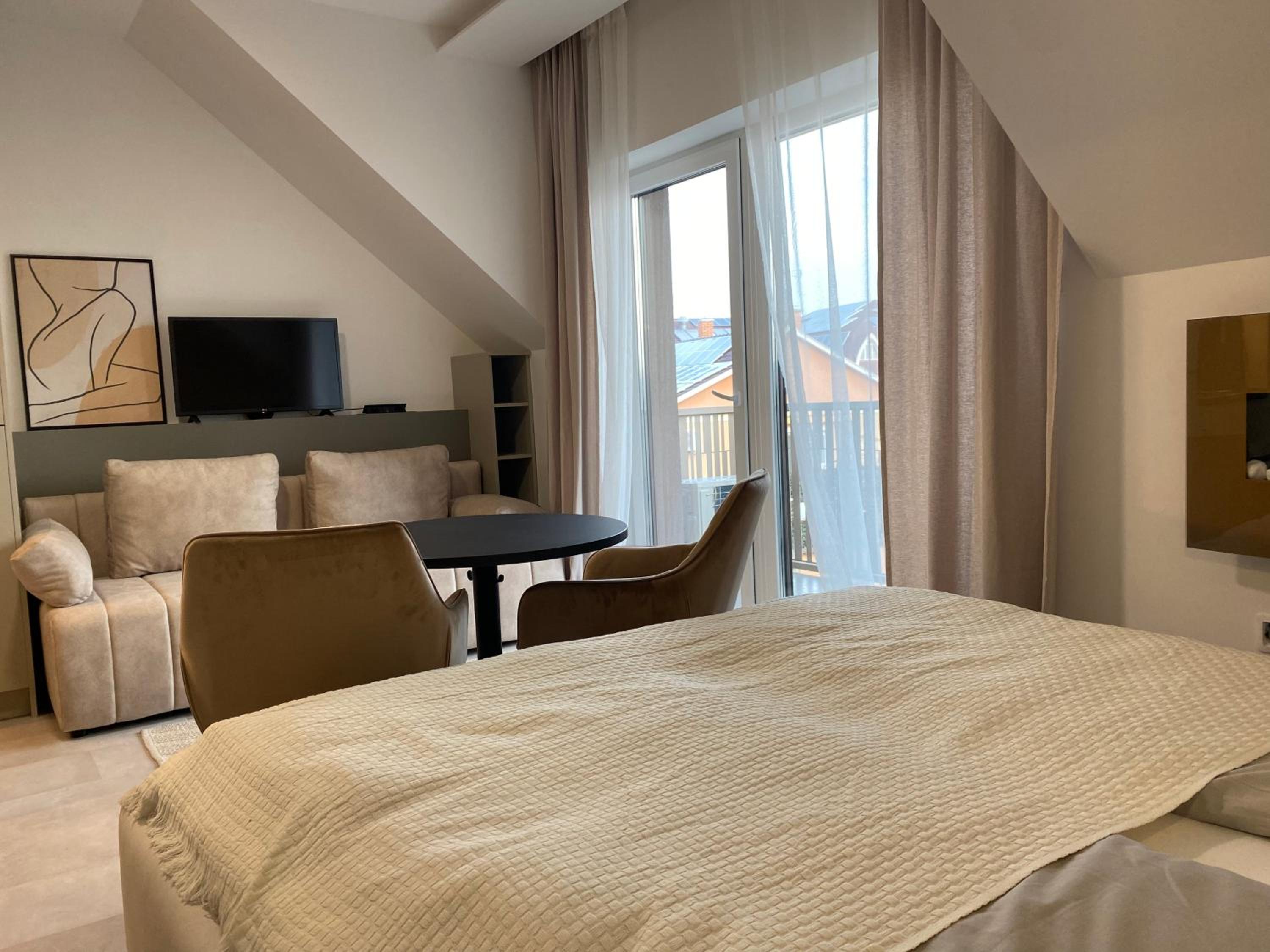 LaMira Apartment