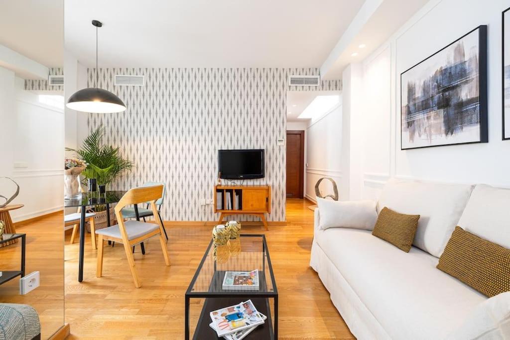 Central apartment with pool
