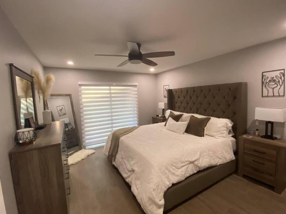 Cozy 2 Bedroom Modern Farmhouse in Miami view 4