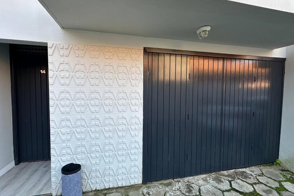 Triplex, pé na areia, vista mar, cond. frente mar