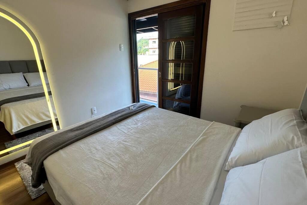 Triplex, pé na areia, vista mar, cond. frente mar