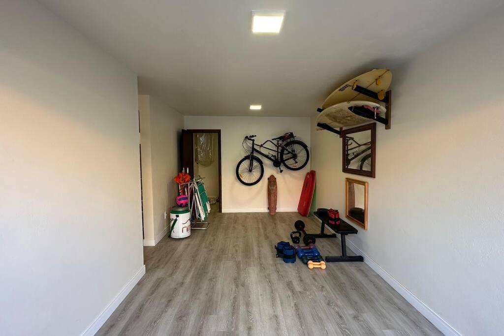 Triplex, pé na areia, vista mar, cond. frente mar