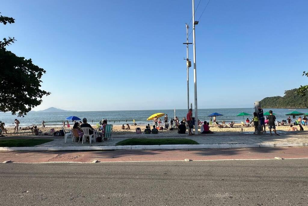 Triplex, pé na areia, vista mar, cond. frente mar