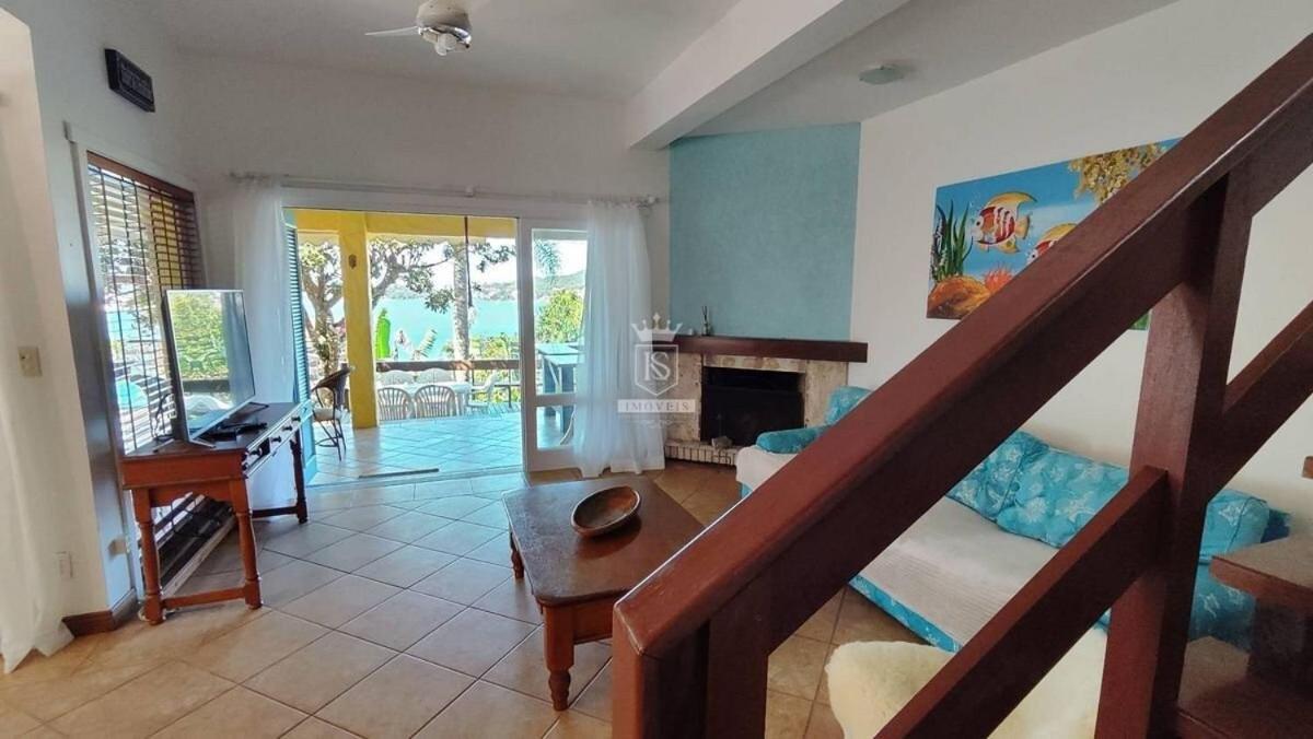 A90 - Casa com piscina e linda vista - centro de Bombinhas