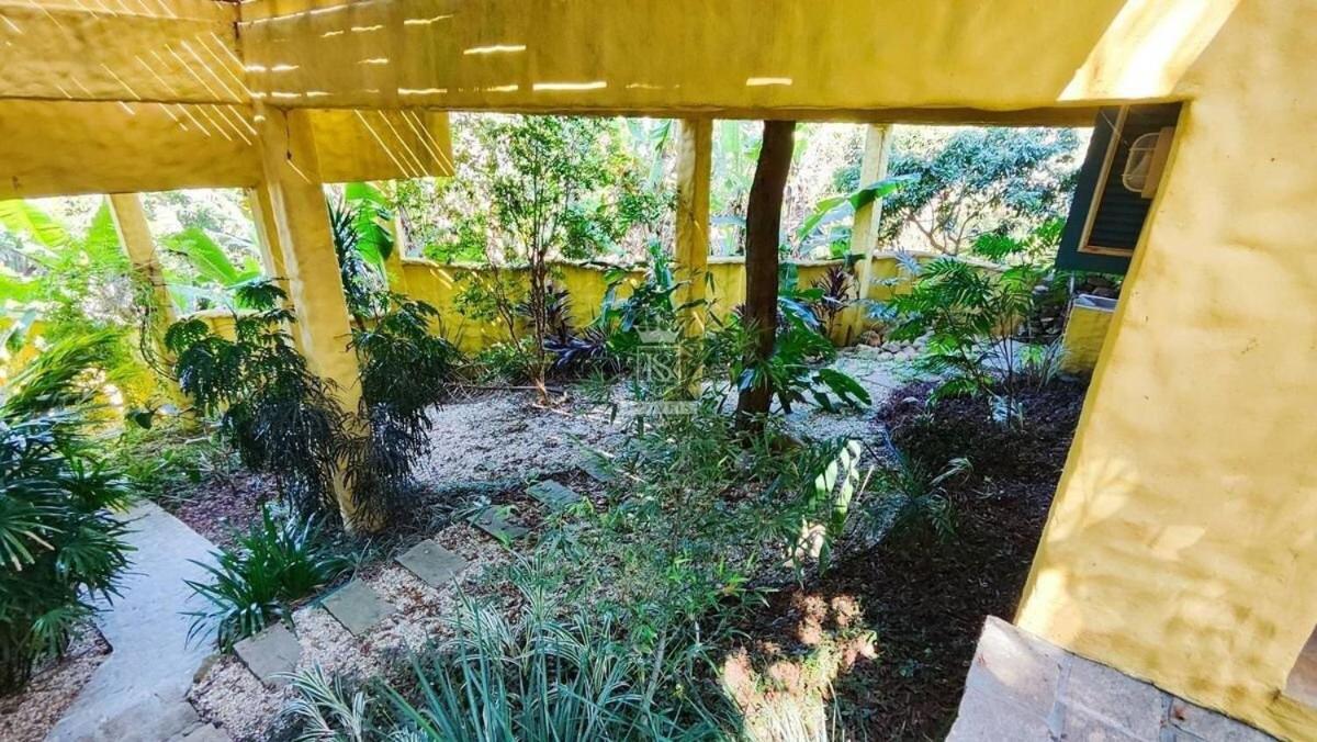 A90 - Casa com piscina e linda vista - centro de Bombinhas