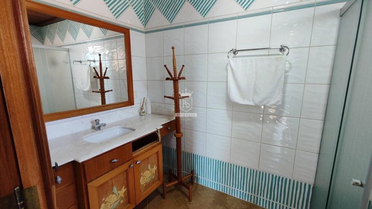 A90 - Casa com piscina e linda vista - centro de Bombinhas